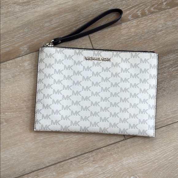 Michael Kors Silver Wristlet - Picture 1 of 3